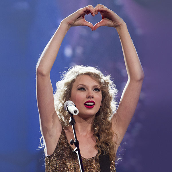 papers.co-ha98-wallpaper-taylor-swift-love-concert-music-girl-face-wallpaper