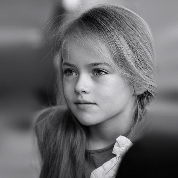 papers.co-hd74-kristina-pimenova-cute-girl-model-bw-dark-wallpaper