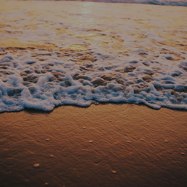 papers.co-mc58-wallpaper-goa-beach-dark-gold-sea-wallpaper