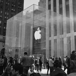 papers.co-ak49-apple-shop-newyork-dark-bw-cartier-city-1-wallpaper