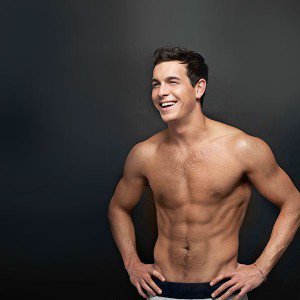 papers.co-hb55-mario-casas-man-1-wallpaper