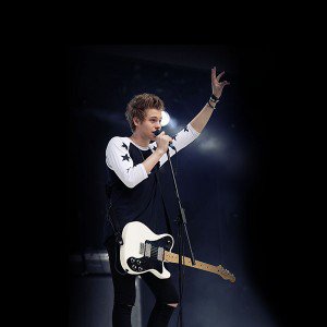 papers.co-hd55-luke-hemmings-5-seconds-of-summer-music-1-wallpaper