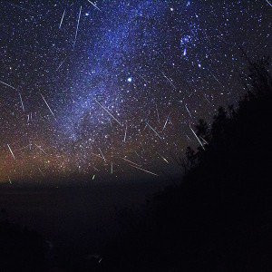 papers.co-mb98-wallpaper-meteor-shower-sky-night-1-wallpaper