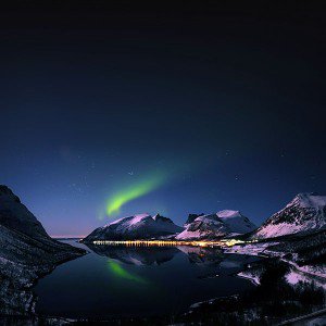 papers.co-mc73-wallpaper-aurora-filled-night-sky-star-1-wallpaper