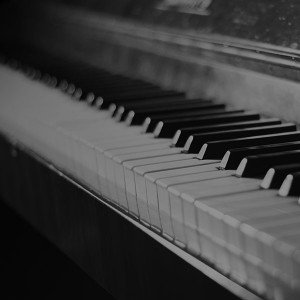 papers.co-mh05-pianist-bokeh-life-shot-dark-1-wallpaper