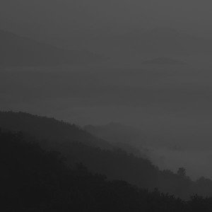 papers.co-mn02-mountain-fog-dark-nature-1-wallpaper
