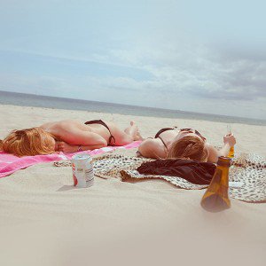 papers.co-mo44-beach-day-girls-sea-vacation-1-wallpaper